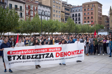 Fotos de la manifestación en Pamplona por la especulación de la vivienda