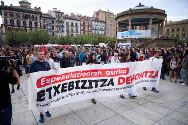 Fotos de la manifestación en Pamplona por la especulación de la vivienda