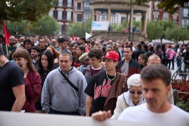 Fotos de la manifestación en Pamplona por la especulación de la vivienda
