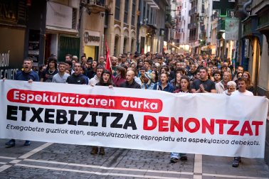 Fotos de la manifestación en Pamplona por la especulación de la vivienda
