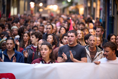 Fotos de la manifestación en Pamplona por la especulación de la vivienda