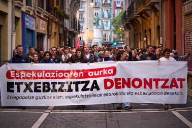 Fotos de la manifestación en Pamplona por la especulación de la vivienda