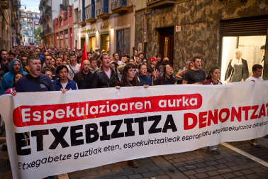 Fotos de la manifestación en Pamplona por la especulación de la vivienda