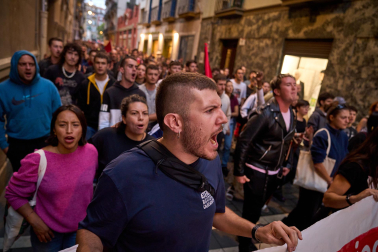 Fotos de la manifestación en Pamplona por la especulación de la vivienda