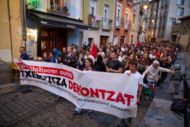 Fotos de la manifestación en Pamplona por la especulación de la vivienda