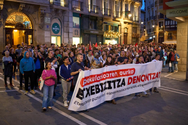 Fotos de la manifestación en Pamplona por la especulación de la vivienda