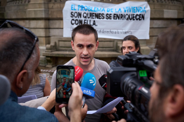Fotos de la manifestación en Pamplona por la especulación de la vivienda