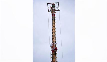 Ceremonia del Ritual de los Voladores de Papantla en Pamplona