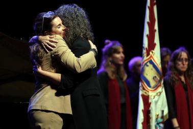 Entrega del premio Ciudad de Tafalla a la soprano Sabina Puertolas en el centro de cultura de Tafalla