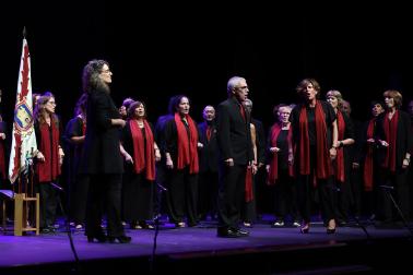 Entrega del premio Ciudad de Tafalla a la soprano Sabina Puertolas en el centro de cultura de Tafalla