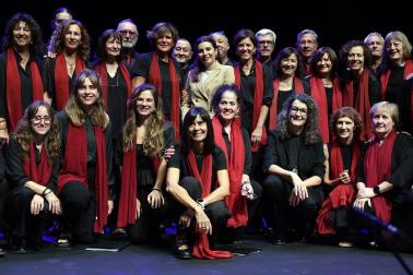 Entrega del premio Ciudad de Tafalla a la soprano Sabina Puertolas en el centro de cultura de Tafalla
