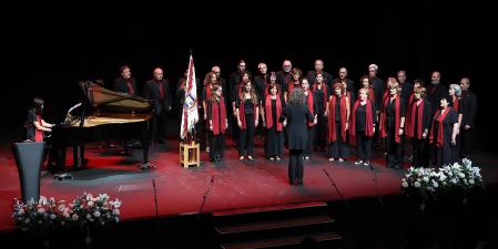 Entrega del premio Ciudad de Tafalla a la soprano Sabina Puertolas en el centro de cultura de Tafalla