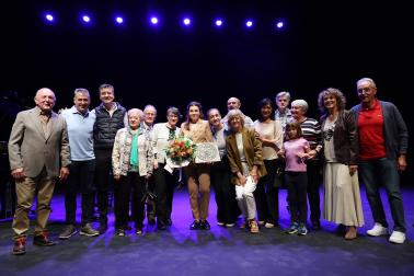 Entrega del premio Ciudad de Tafalla a la soprano Sabina Puertolas en el centro de cultura de Tafalla