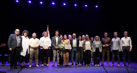 Entrega del premio Ciudad de Tafalla a la soprano Sabina Puertolas en el centro de cultura de Tafalla
