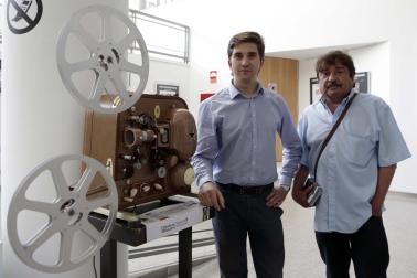 Luis Cortés Martínez (derecha) con su hijo Luis Cortés Briñol en la presentación de 'La brujería en España' en 2017
