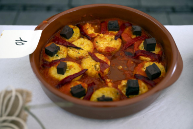Tradición y gastronomía se citaron este lunes, 5 de octubre, en el marco de las fiestas de Villava con el concurso de relleno