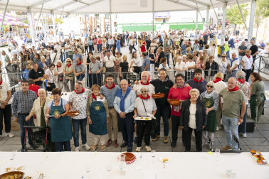Tradición y gastronomía se citaron este lunes, 5 de octubre, en el marco de las fiestas de Villava con el concurso de relleno
