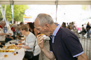 Tradición y gastronomía se citaron este lunes, 5 de octubre, en el marco de las fiestas de Villava con el concurso de relleno