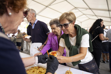 Tradición y gastronomía se citaron este lunes, 5 de octubre, en el marco de las fiestas de Villava con el concurso de relleno