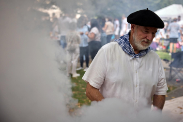 Celebración y gastronomía se citaron este martes, 6 de octubre. en las fiestas de Villava con la costillada popular