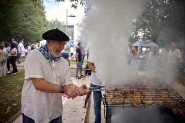 Celebración y gastronomía se citaron este martes, 6 de octubre. en las fiestas de Villava con la costillada popular