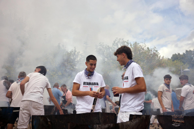 Celebración y gastronomía se citaron este martes, 6 de octubre. en las fiestas de Villava con la costillada popular