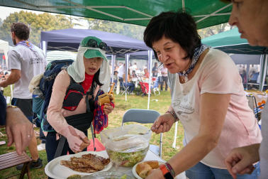 Celebración y gastronomía se citaron este martes, 6 de octubre. en las fiestas de Villava con la costillada popular
