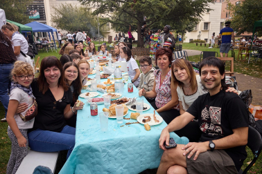 Celebración y gastronomía se citaron este martes, 6 de octubre. en las fiestas de Villava con la costillada popular