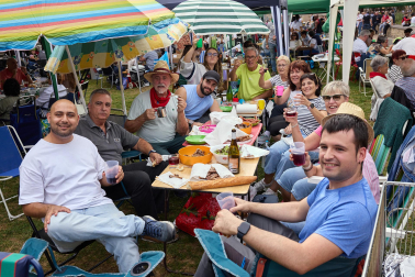 Celebración y gastronomía se citaron este martes, 6 de octubre. en las fiestas de Villava con la costillada popular