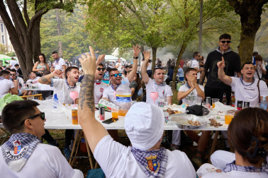 Celebración y gastronomía se citaron este martes, 6 de octubre. en las fiestas de Villava con la costillada popular