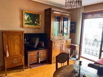 Salón con balcón a la avenida Roncesvalles