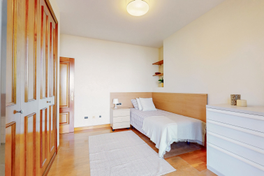 Exclusivo bajo con jardín y txoko en Gorráiz
