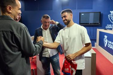 Foto del acto de renovación de Arguibide en El Sadar