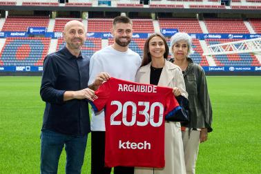 Foto del acto de renovación de Arguibide en El Sadar