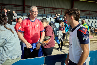 Entrenamiento del primer equipo de Osasuna en Tajonar con la presencia de integrantes de la 'Grada Social'