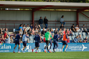 Entrenamiento del primer equipo de Osasuna en Tajonar con la presencia de integrantes de la 'Grada Social'