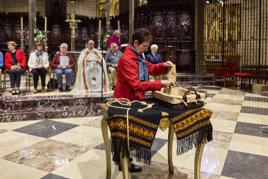 El arzobispo Florencio Roselló dirigió la oración en la catedral de Pamplona en honor a San Francisco de Asís en el 800 aniversario de su muerte
