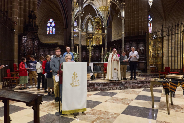 El arzobispo Florencio Roselló dirigió la oración en la catedral de Pamplona en honor a San Francisco de Asís en el 800 aniversario de su muerte