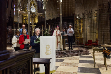 El arzobispo Florencio Roselló dirigió la oración en la catedral de Pamplona en honor a San Francisco de Asís en el 800 aniversario de su muerte