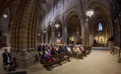 El arzobispo Florencio Roselló dirigió la oración en la catedral de Pamplona en honor a San Francisco de Asís en el 800 aniversario de su muerte
