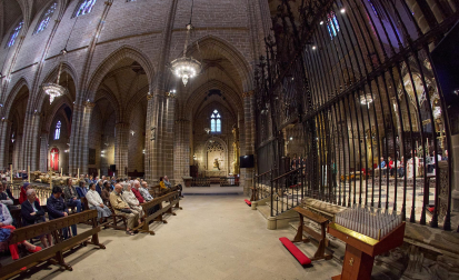 El arzobispo Florencio Roselló dirigió la oración en la catedral de Pamplona en honor a San Francisco de Asís en el 800 aniversario de su muerte