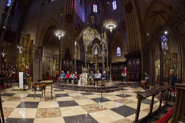 El arzobispo Florencio Roselló dirigió la oración en la catedral de Pamplona en honor a San Francisco de Asís en el 800 aniversario de su muerte