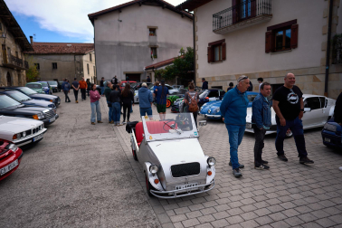 A: MIGUEL OSES F: 10-10-2026 P: L: PAMPLONA T: CONCENTRACION DE COCHES CLASICOS EN BAKAIKU