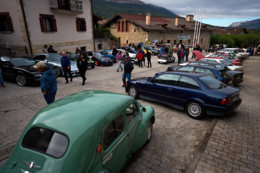 A: MIGUEL OSES F: 10-10-2026 P: L: PAMPLONA T: CONCENTRACION DE COCHES CLASICOS EN BAKAIKU