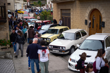 A: MIGUEL OSES F: 10-10-2026 P: L: PAMPLONA T: CONCENTRACION DE COCHES CLASICOS EN BAKAIKU