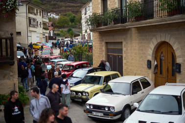 A: MIGUEL OSES F: 10-10-2026 P: L: PAMPLONA T: CONCENTRACION DE COCHES CLASICOS EN BAKAIKU