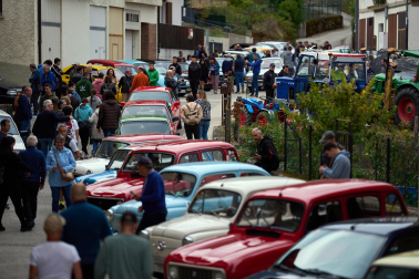 A: MIGUEL OSES F: 10-10-2026 P: L: PAMPLONA T: CONCENTRACION DE COCHES CLASICOS EN BAKAIKU