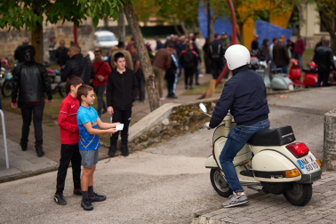 A: MIGUEL OSES F: 10-10-2026 P: L: PAMPLONA T: CONCENTRACION DE COCHES CLASICOS EN BAKAIKU