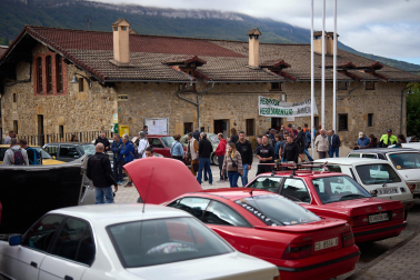 A: MIGUEL OSES F: 10-10-2026 P: L: PAMPLONA T: CONCENTRACION DE COCHES CLASICOS EN BAKAIKU