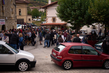 A: MIGUEL OSES F: 10-10-2026 P: L: PAMPLONA T: CONCENTRACION DE COCHES CLASICOS EN BAKAIKU